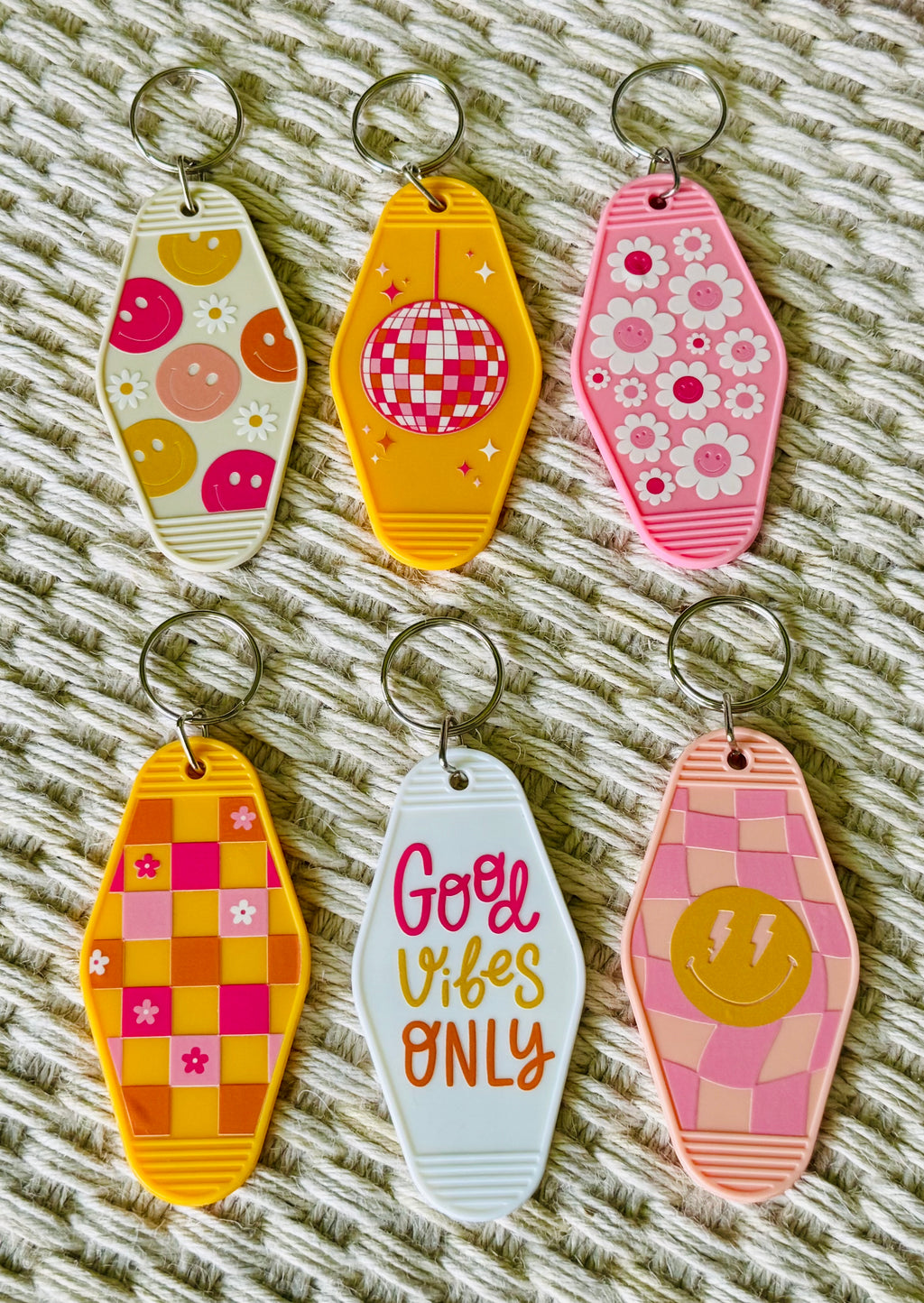 Flower Power Solid Color Motel Tag